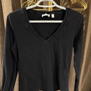 Cyrus Black V-Neck Long Sleeve Tee
